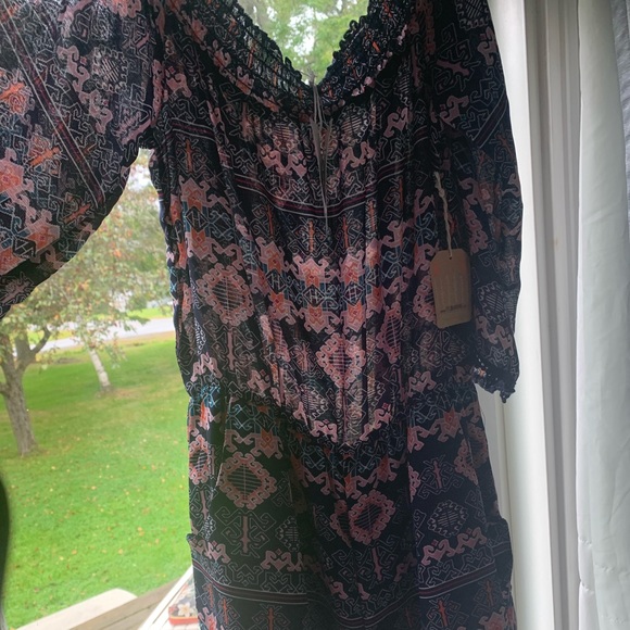 Taylor and Sage romper. NWT. Size Medium. Has pockets!! - Picture 4 of 5